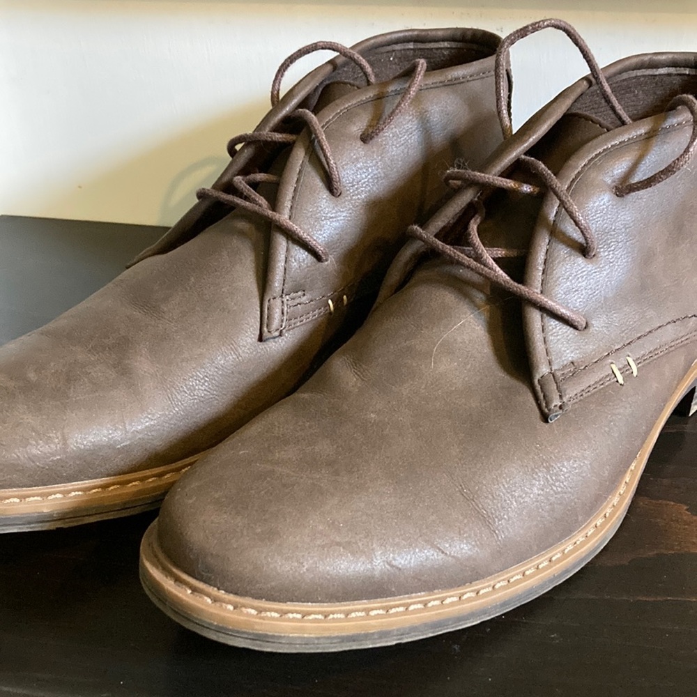 Varese mens chukka boots dark brown size 11. Nearly new. Excellent condition.